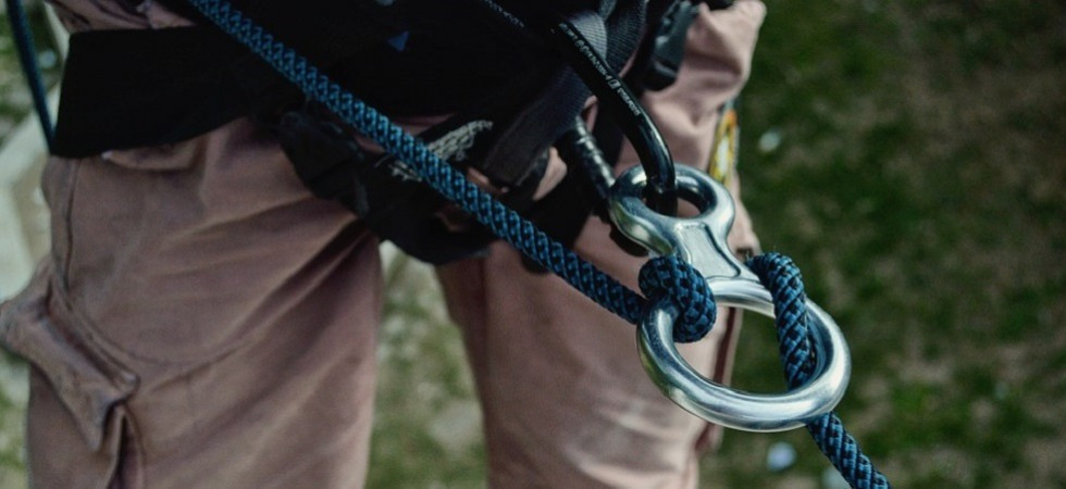 Climber precipita per una decina di metri alla base della parete, una 14enne trasportata all'ospedale